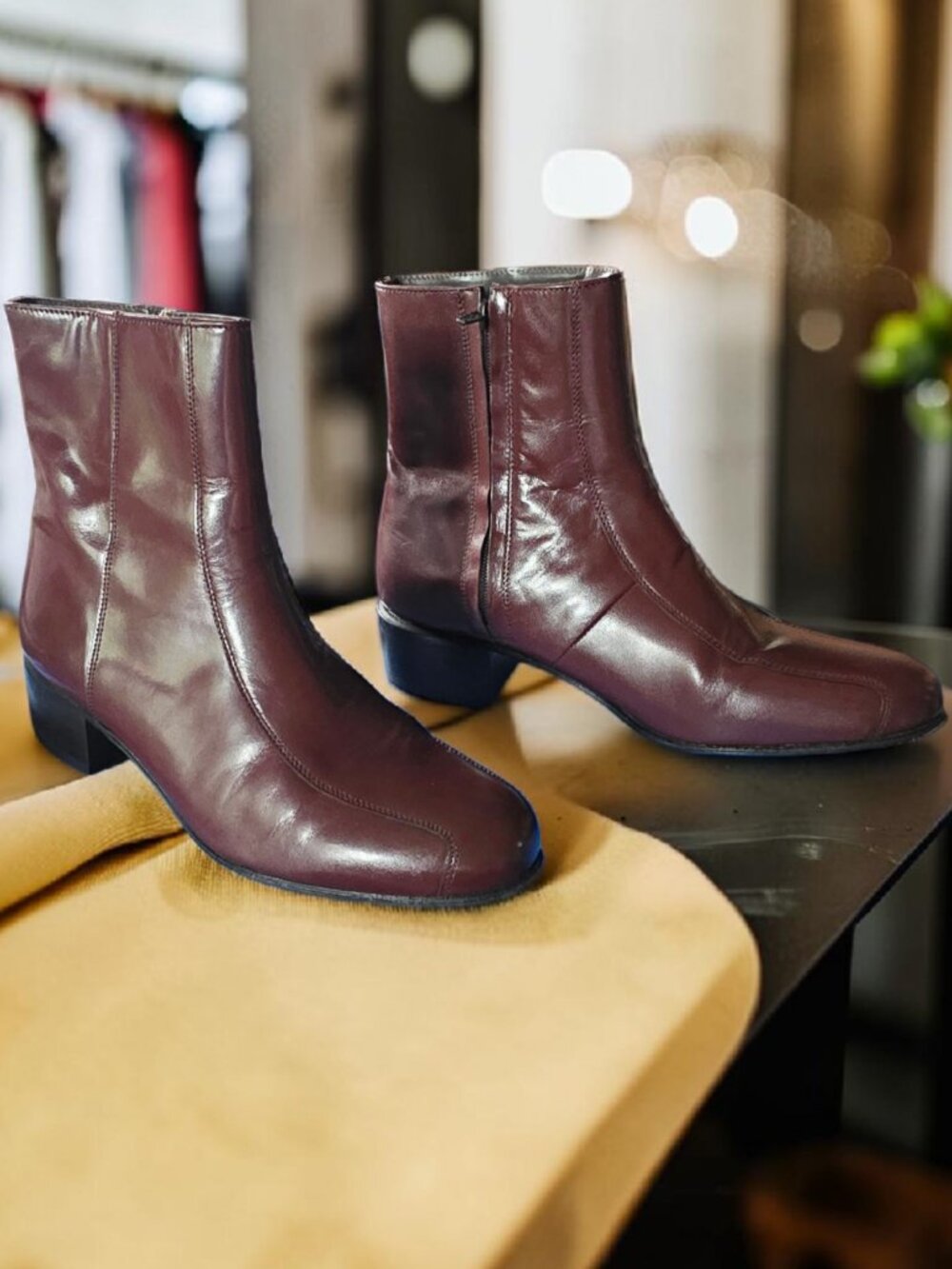 LIKE NEW FLORSHEIM (10 1/2 D ) DUKE Bike Toe Side Zipper Genuine Leather Boot